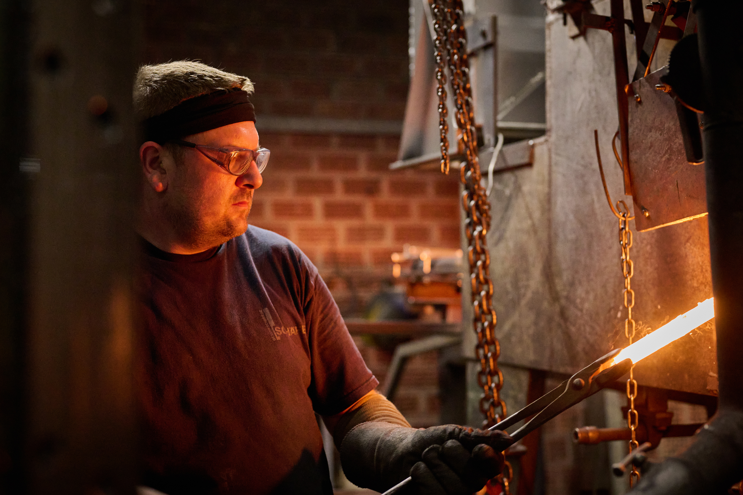 Schmied bei der Arbeit